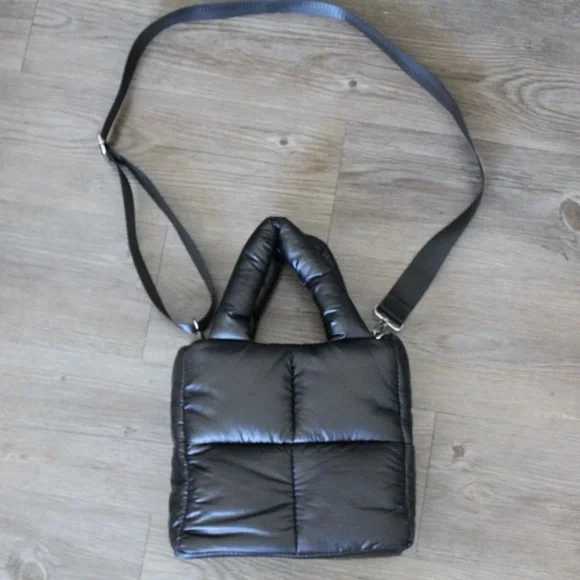 Urban Outfitters Silence + Noise black quilted mini puffer bag - Picture 2 of 7